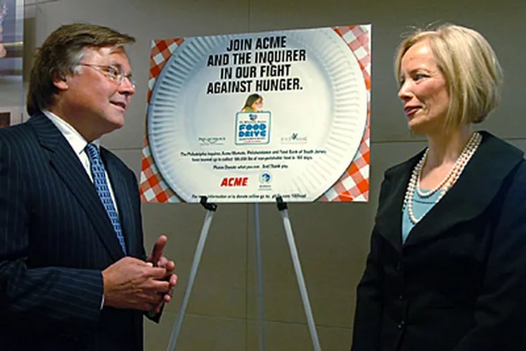 Brian Tierney, CEO of Philadelphia Media Holdings, which owns the Daily News, Inquirer and Philly.com, stands with Judy Spires, president of Acme Markets. (Sarah Glover / Staff Photographer)