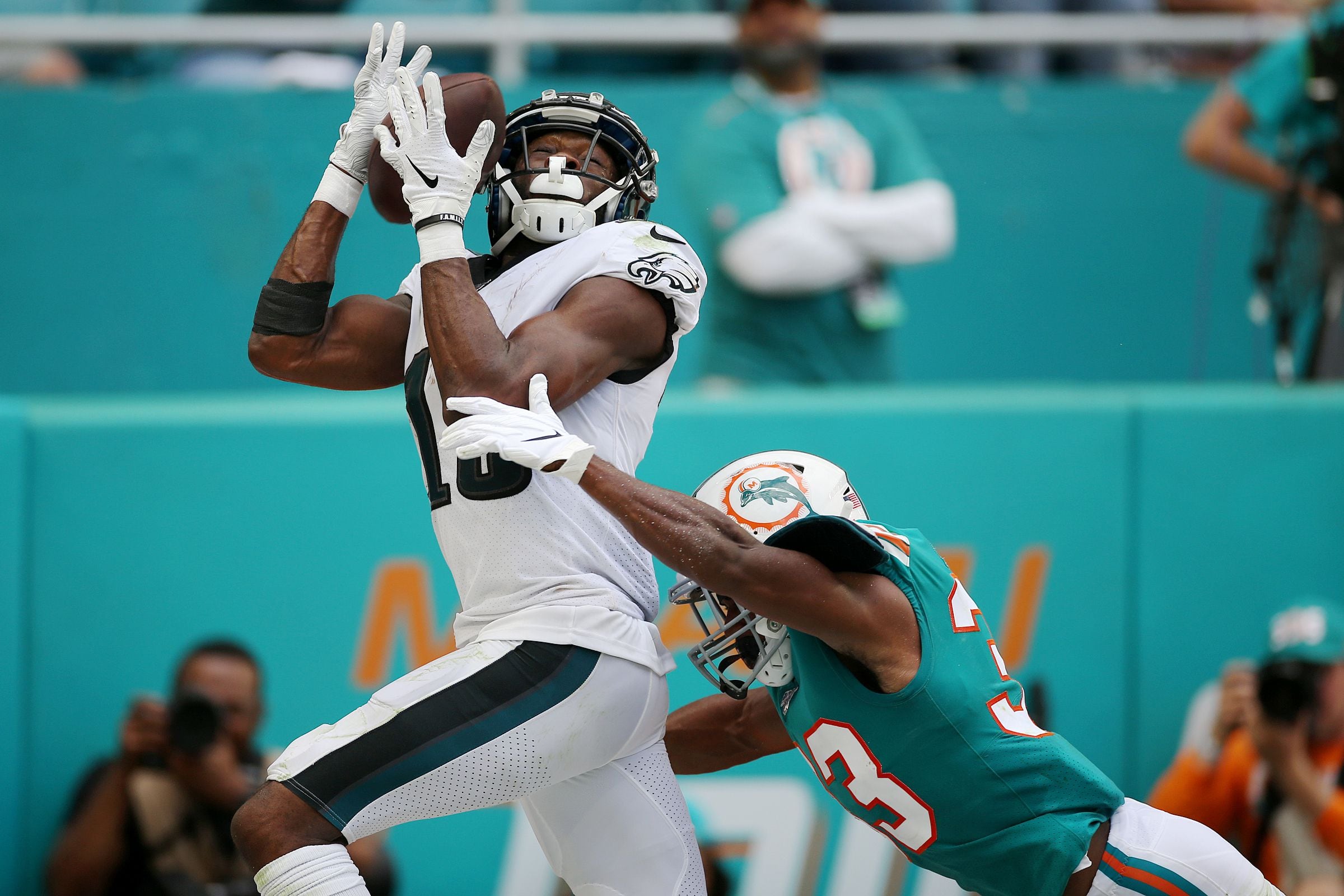 DOLPHINS SIGN EX-EAGLES SLOT CORNER CRE'VON LEBLANC