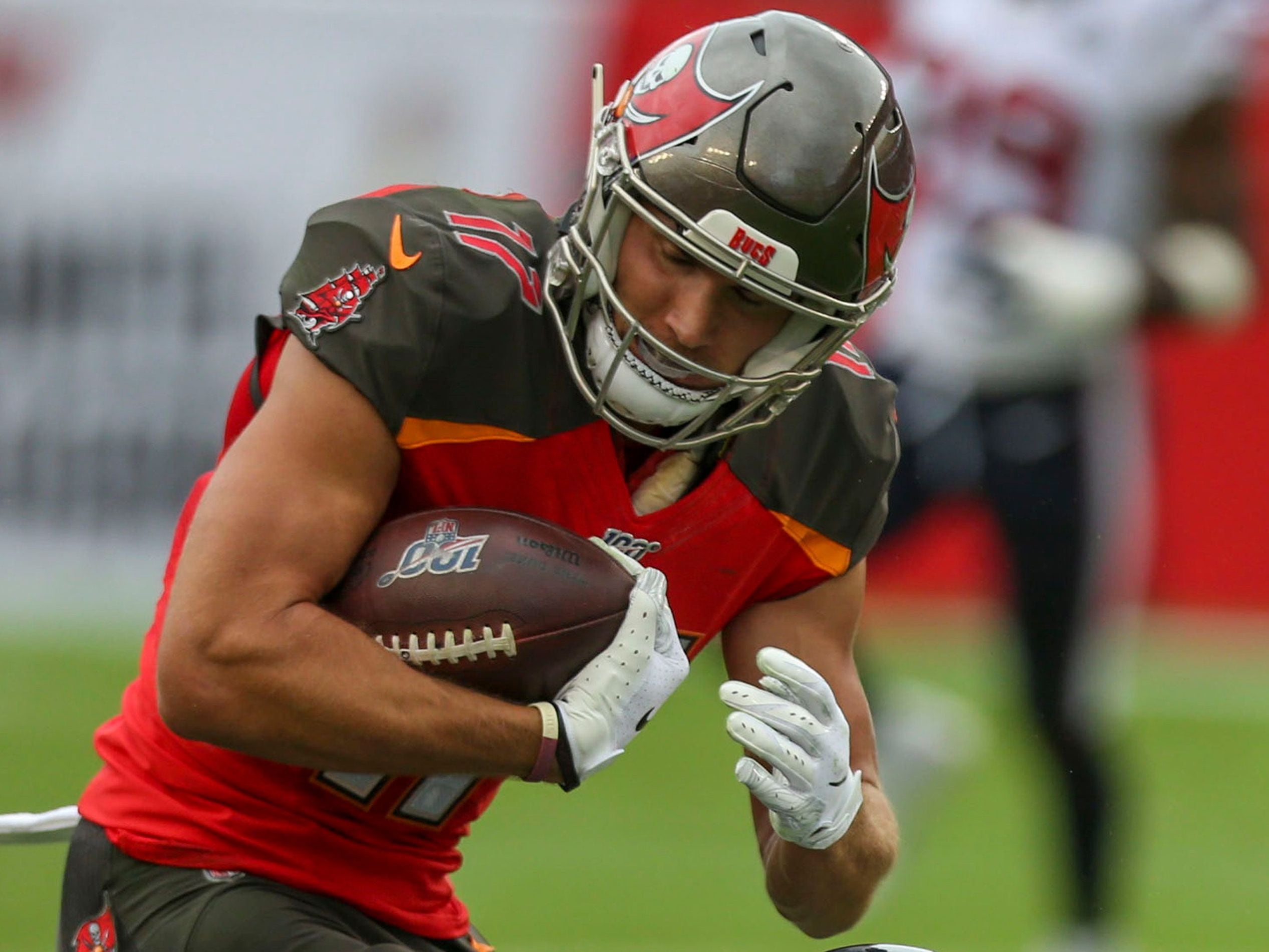 Why are quarterbacks the only ones in red jerseys for practices? : r/nfl