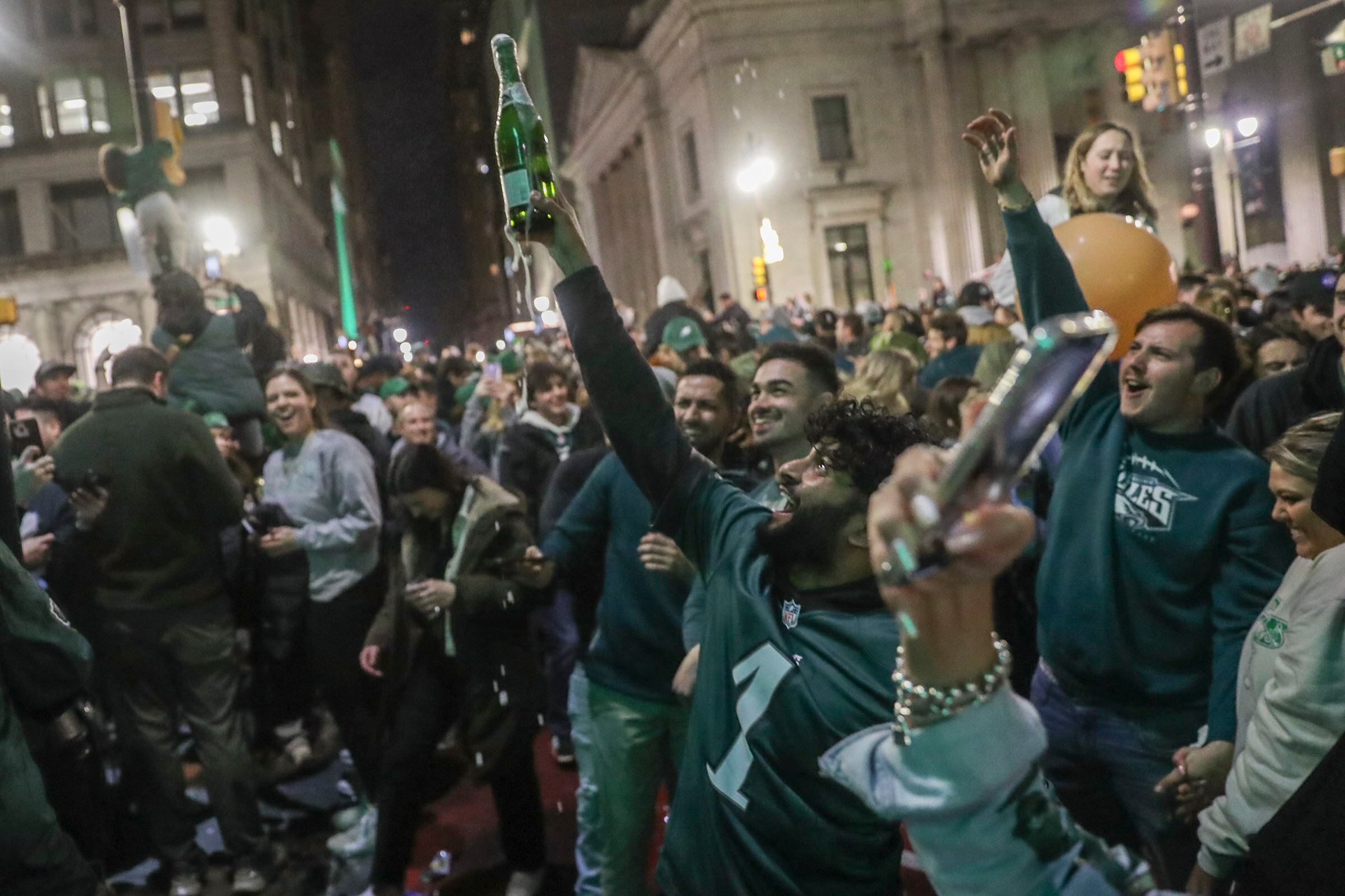 CLIMB THE GREASE POLES!!!!! THE PHILADELPHIA EAGLES ARE YOUR 2022 NFC  CHAMPIONS!!!!! 5TH CONFERENCE TITLE IN FRANCHISE HISTORY!!!!! 2ND SUPER  BOWL APPEARANCE IN 6 SEASONS!!!!! : r/philadelphia