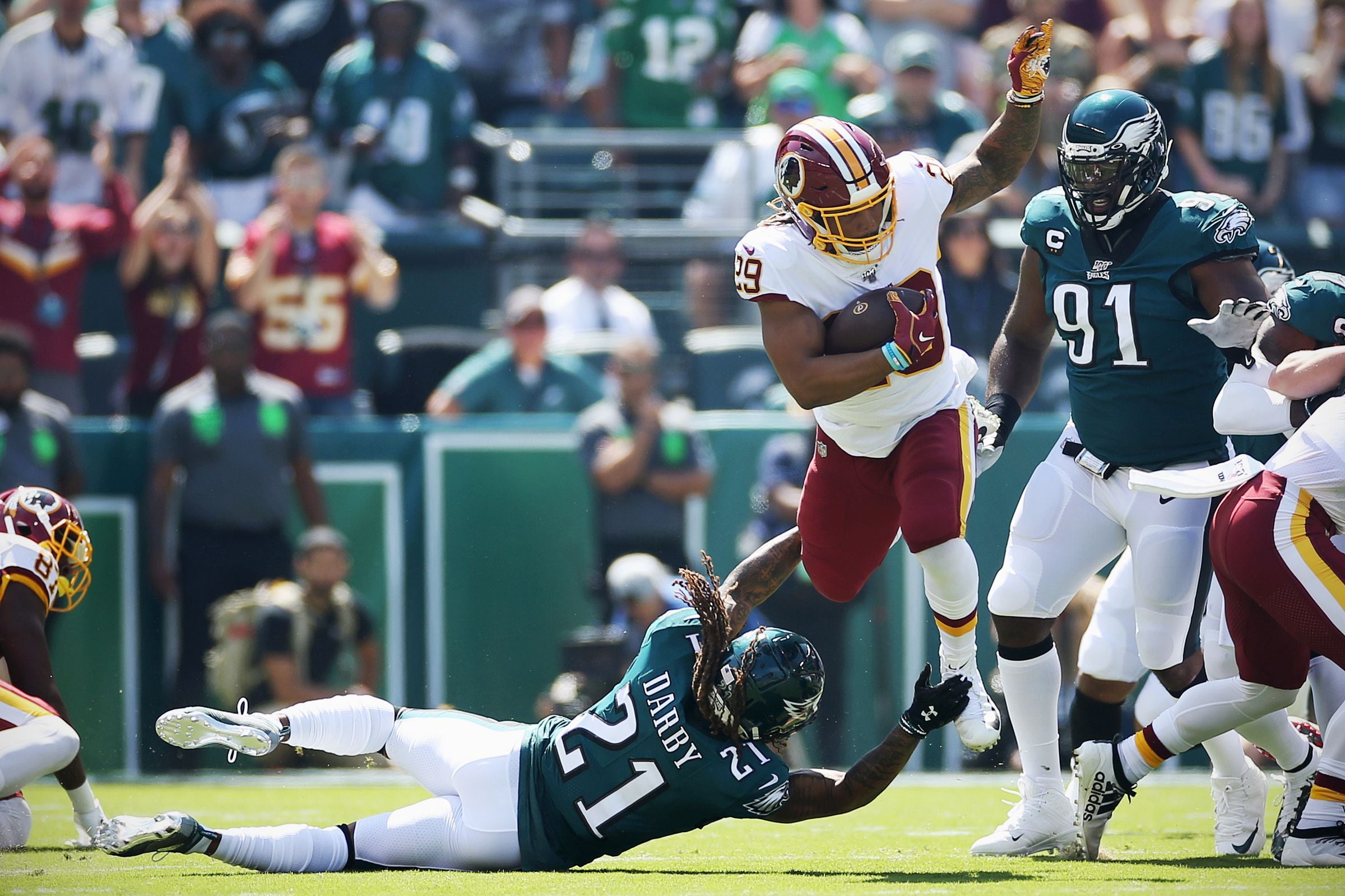 Wentz tosses for 2 TDs, leads Eagles over Redskins 28-13