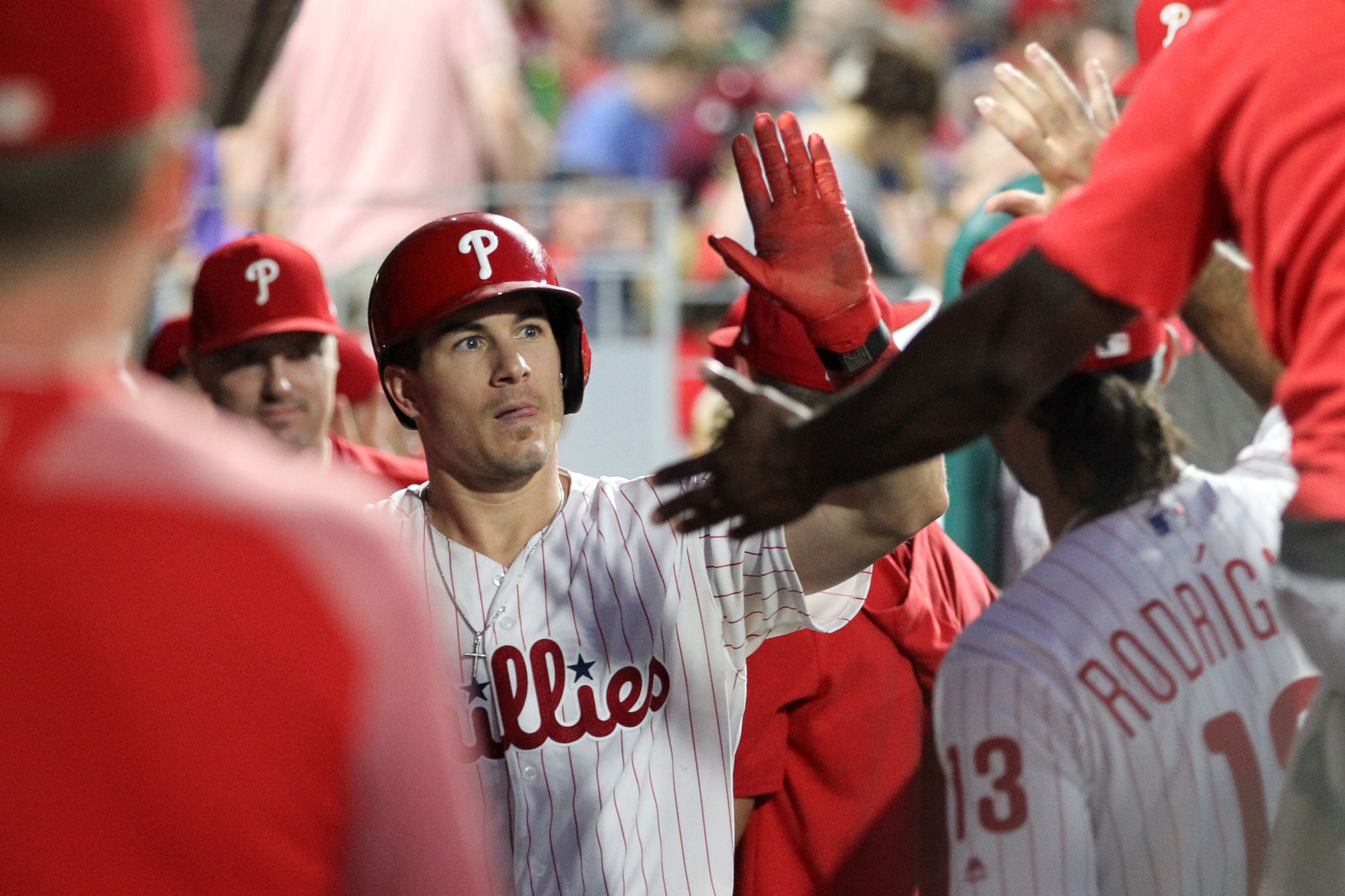 J.T. Realmuto declines the Phillies' qualifying offer, will test