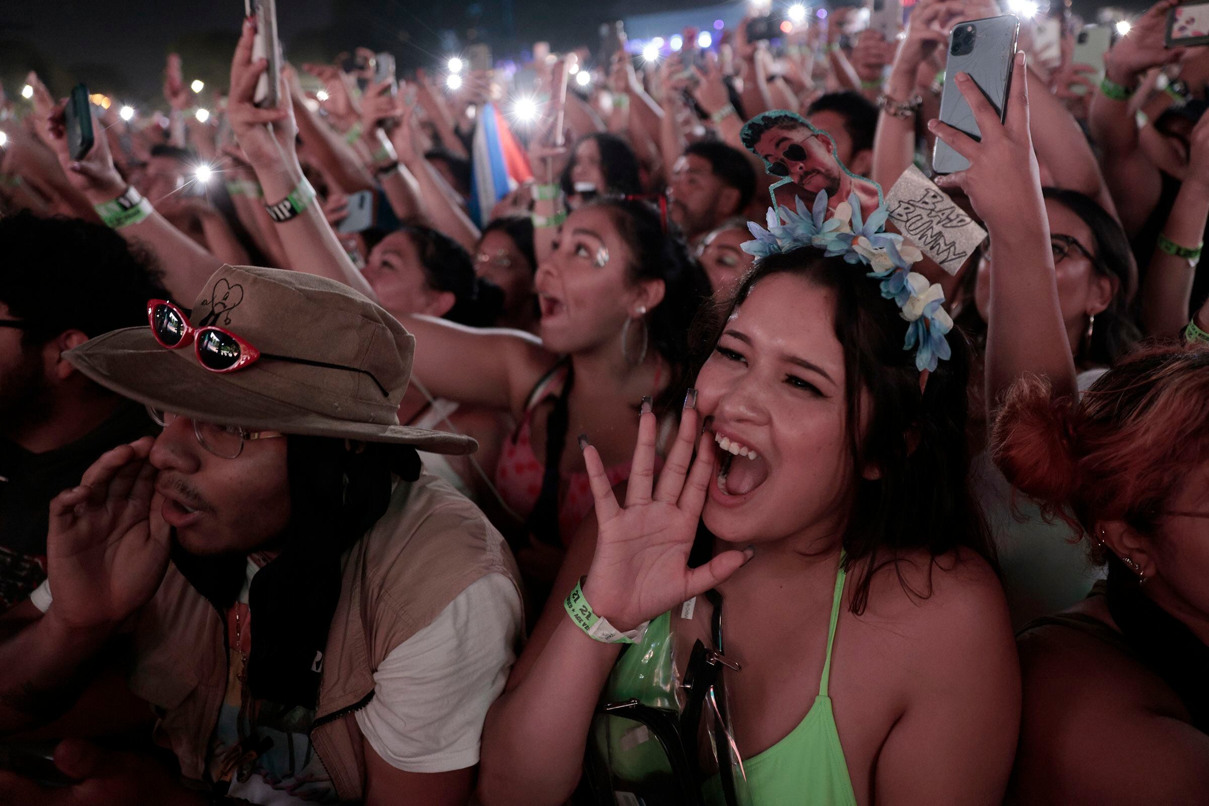 Latino pride: Bad Bunny's influence felt at a packed Oakland Coliseum - CBS  San Francisco