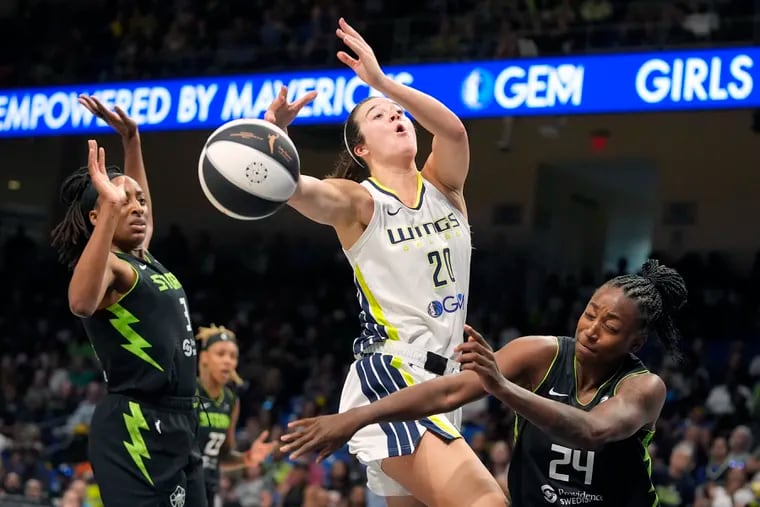 Dallas Wings forward Maddy Siegrist (20) suffered a broken finger on her left hand on Monday night.