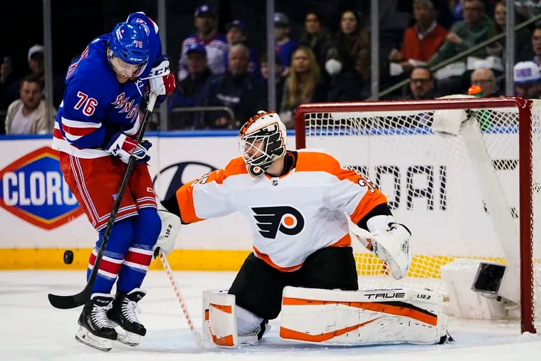 Kevin Hayes and the Flyers beat the New York Rangers, 43, in a shootout