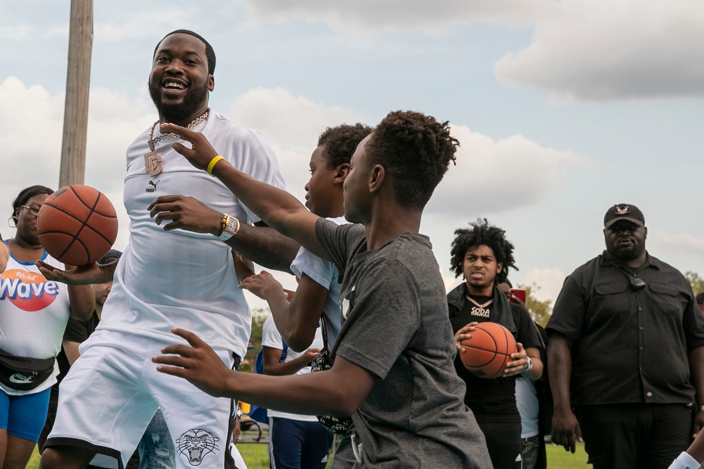 Meek Mill Plays Hoops With Philly Kids Affected by Justice System –  Billboard