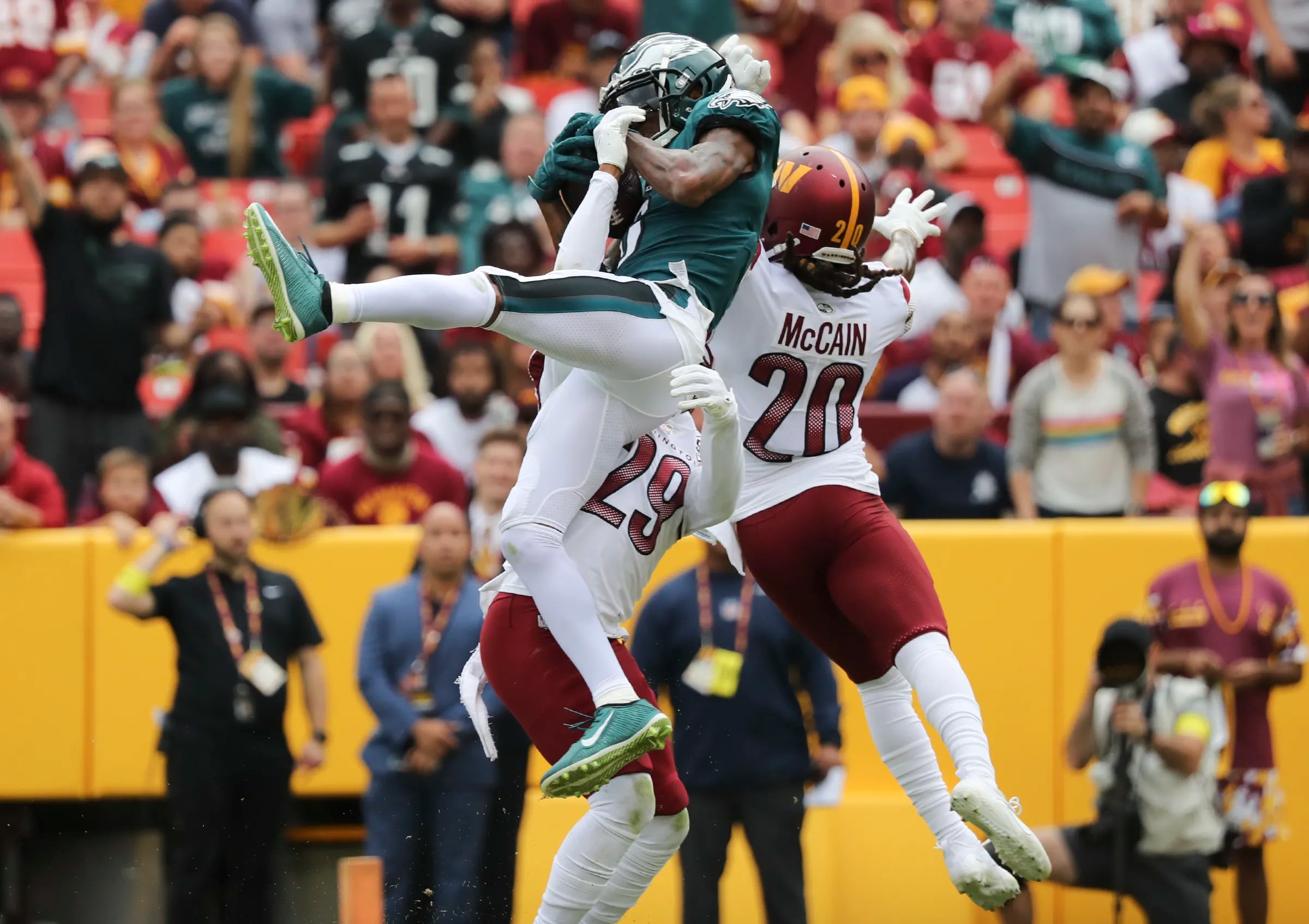 Eagles' DeVonta Smith glides like Batman as his acrobatic catches on a  career day sink the Commanders