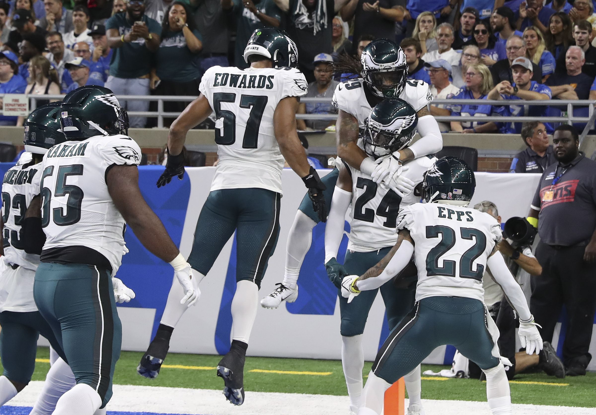 Hurts, Brown prove to be dynamic duo as Eagles hang on in Detroit –  Trentonian