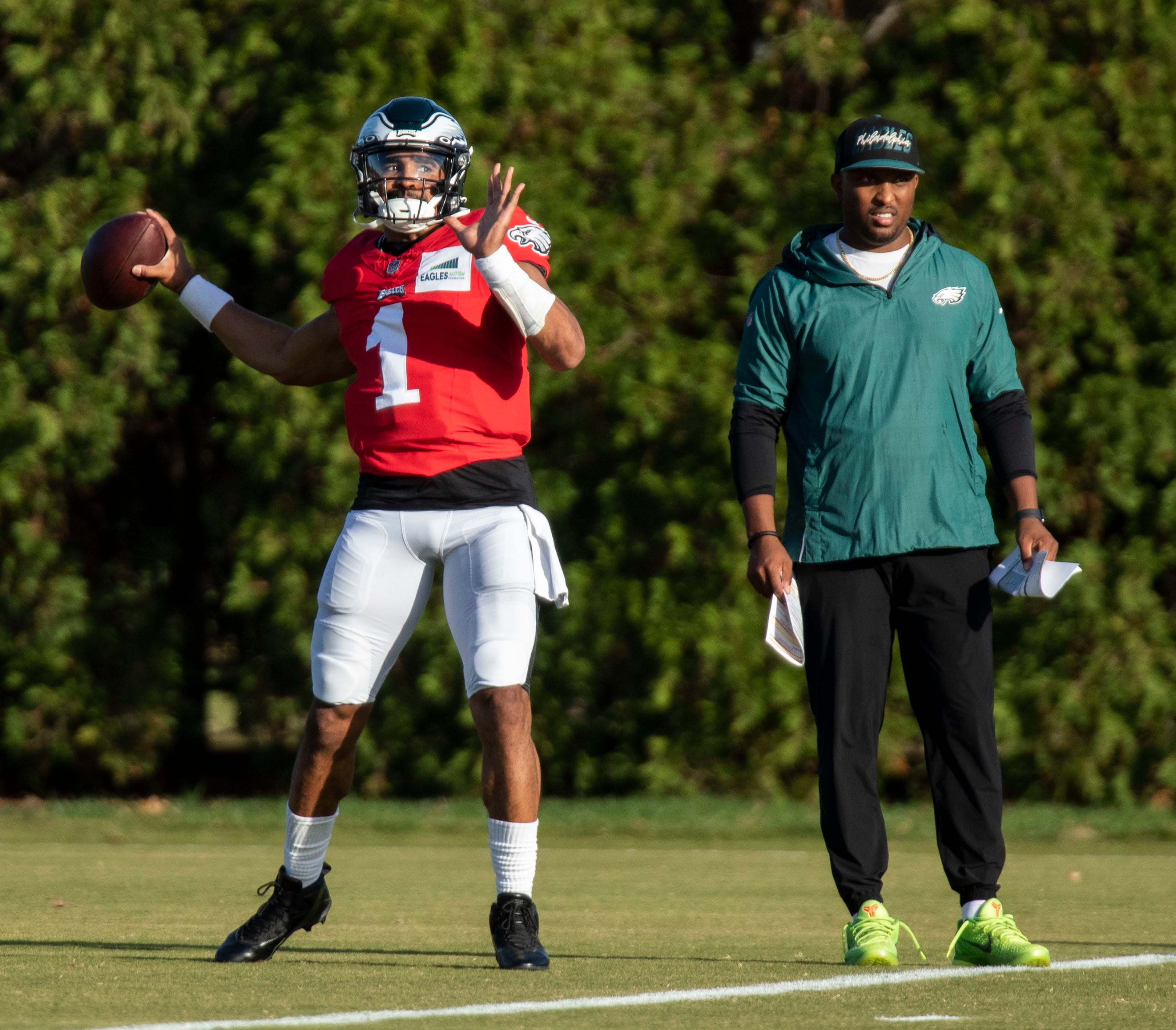 Jalen Hurts' 20-year story with Eagles OC Brian Johnson has new twist - ESPN