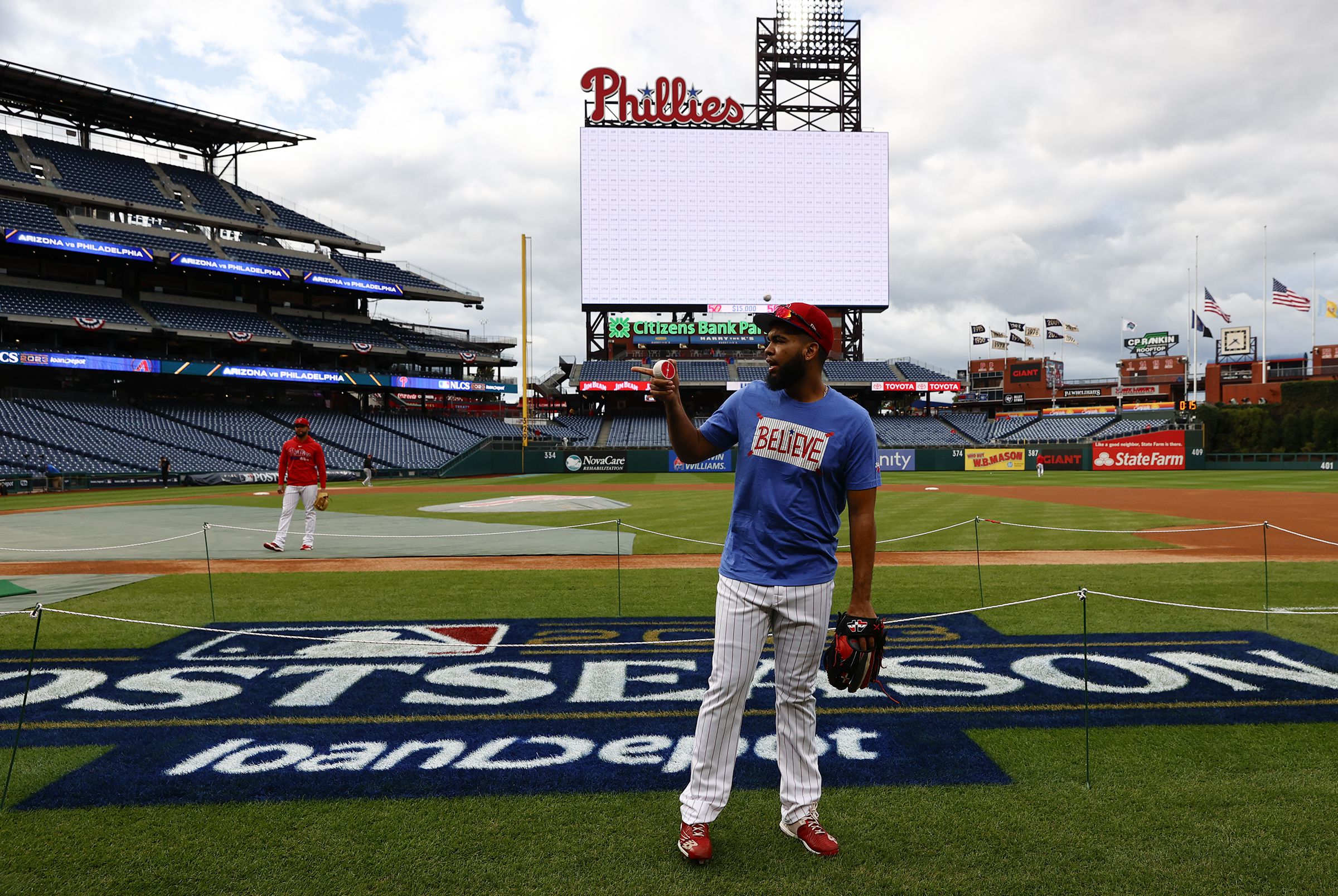 Kyle Schwarber's slump ends on special day at Citizens Bank Park