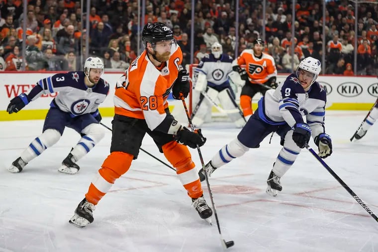 Flyers captain Claude Giroux (28), shown in a game against Winnipeg last season, and all NHL players are on hold as the league has yet to announce when training camps and the season will start.