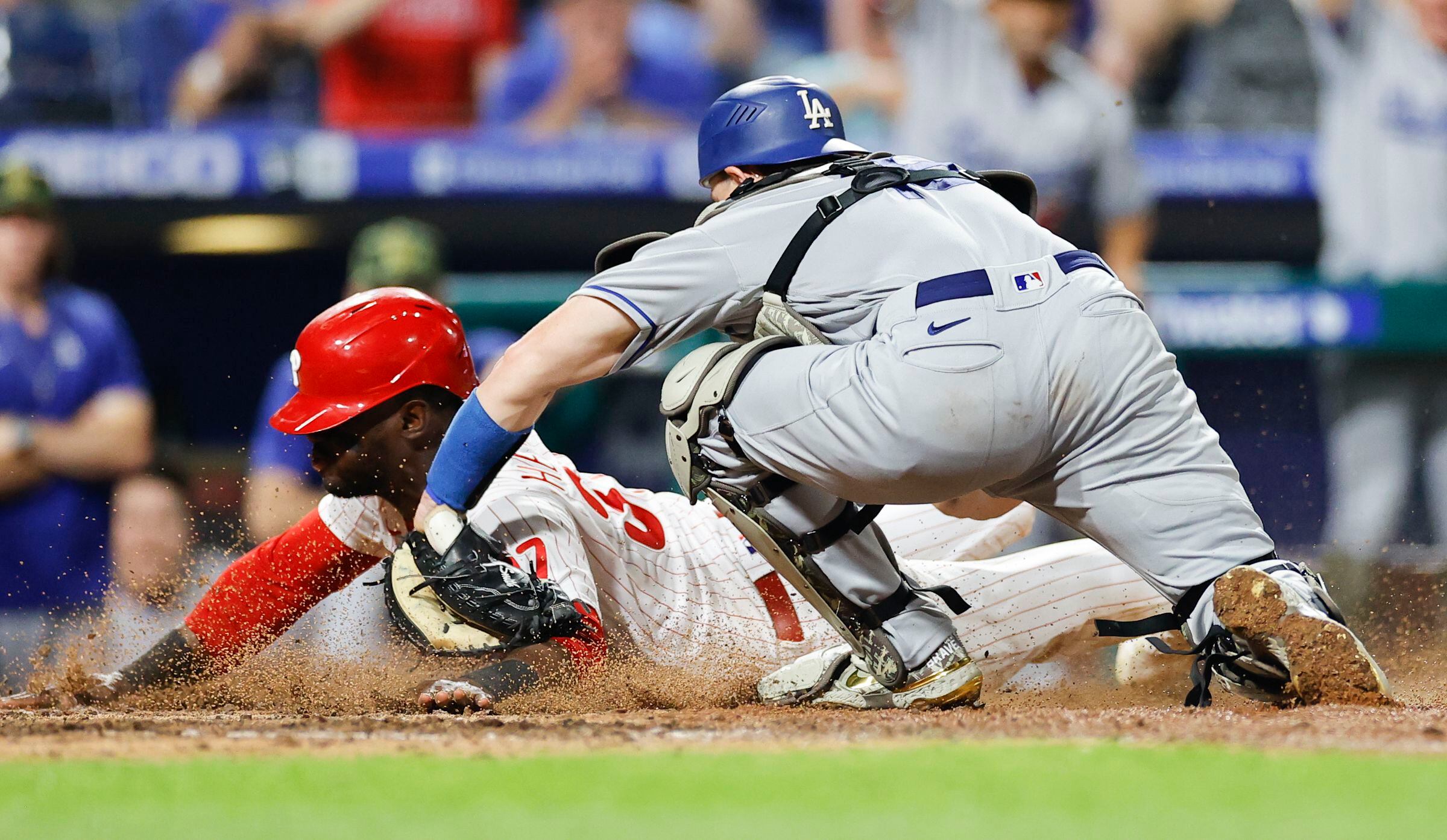 Kyle Schwarber blasts a home run giving the USA a 5-1 lead over Great  Britain