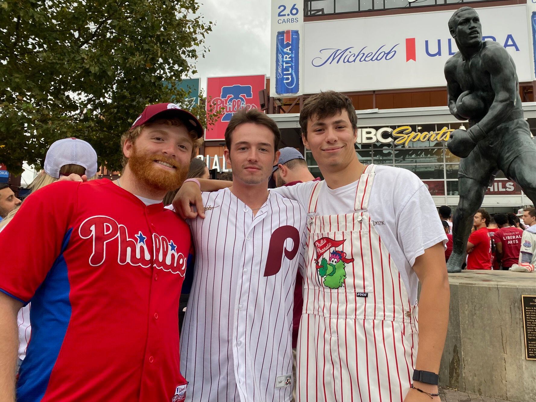 Philadelphia Phillies Fans Wage War Against Atlanta Braves Mascot