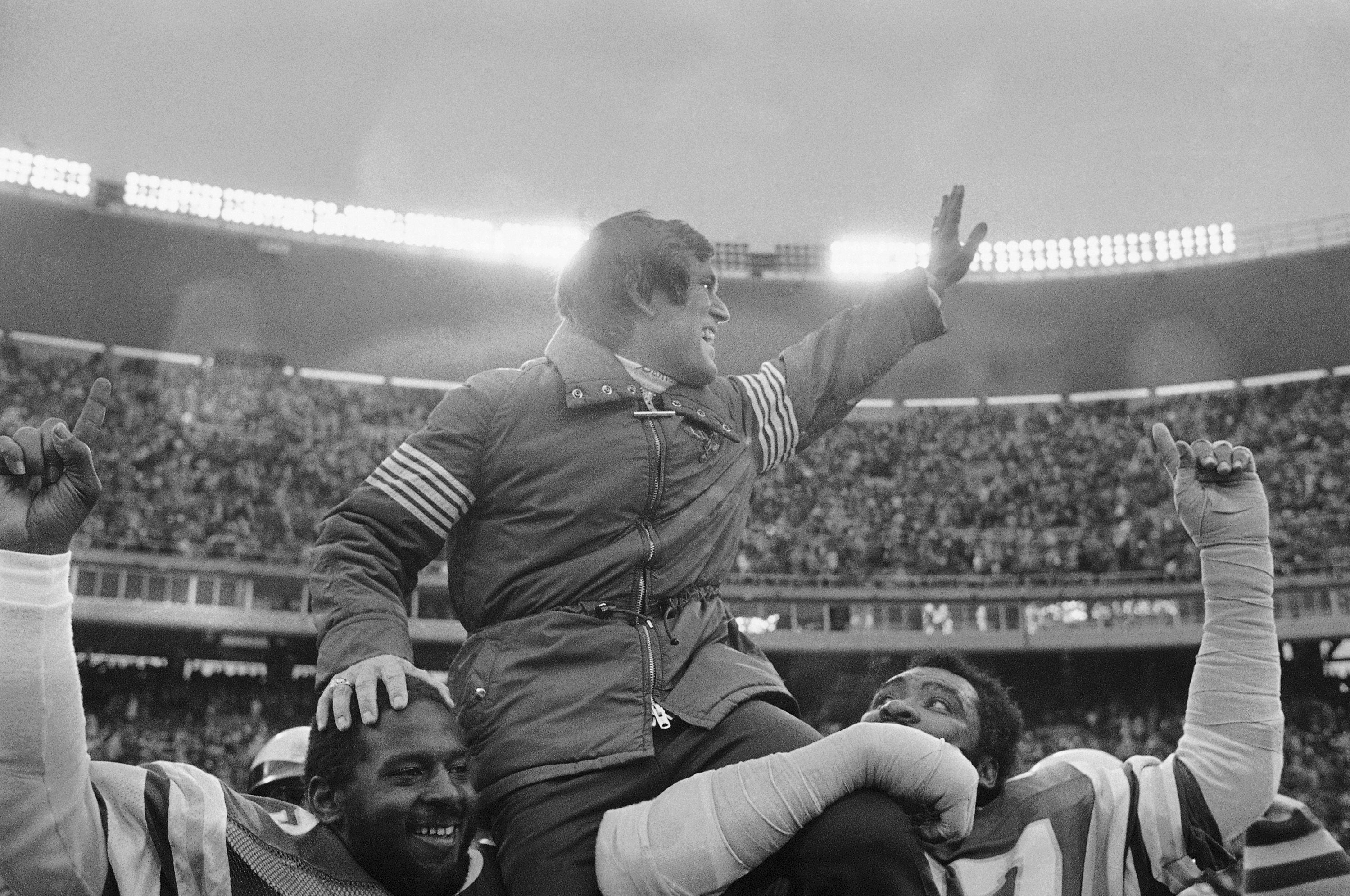 690 Dick Vermeil Photos & High Res Pictures - Getty Images