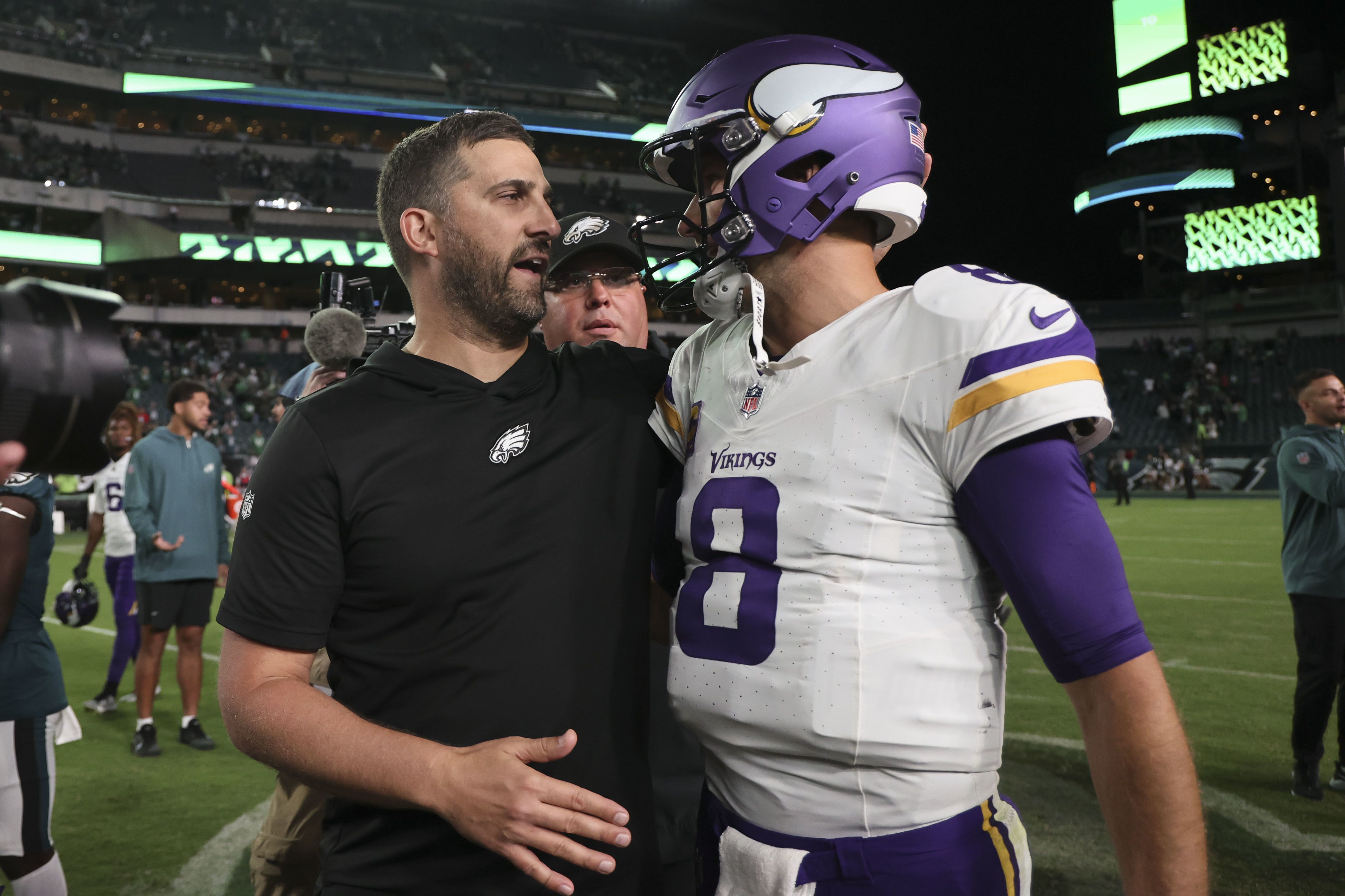 Eagles rediscover their ground game to roll past Vikings in Week 2