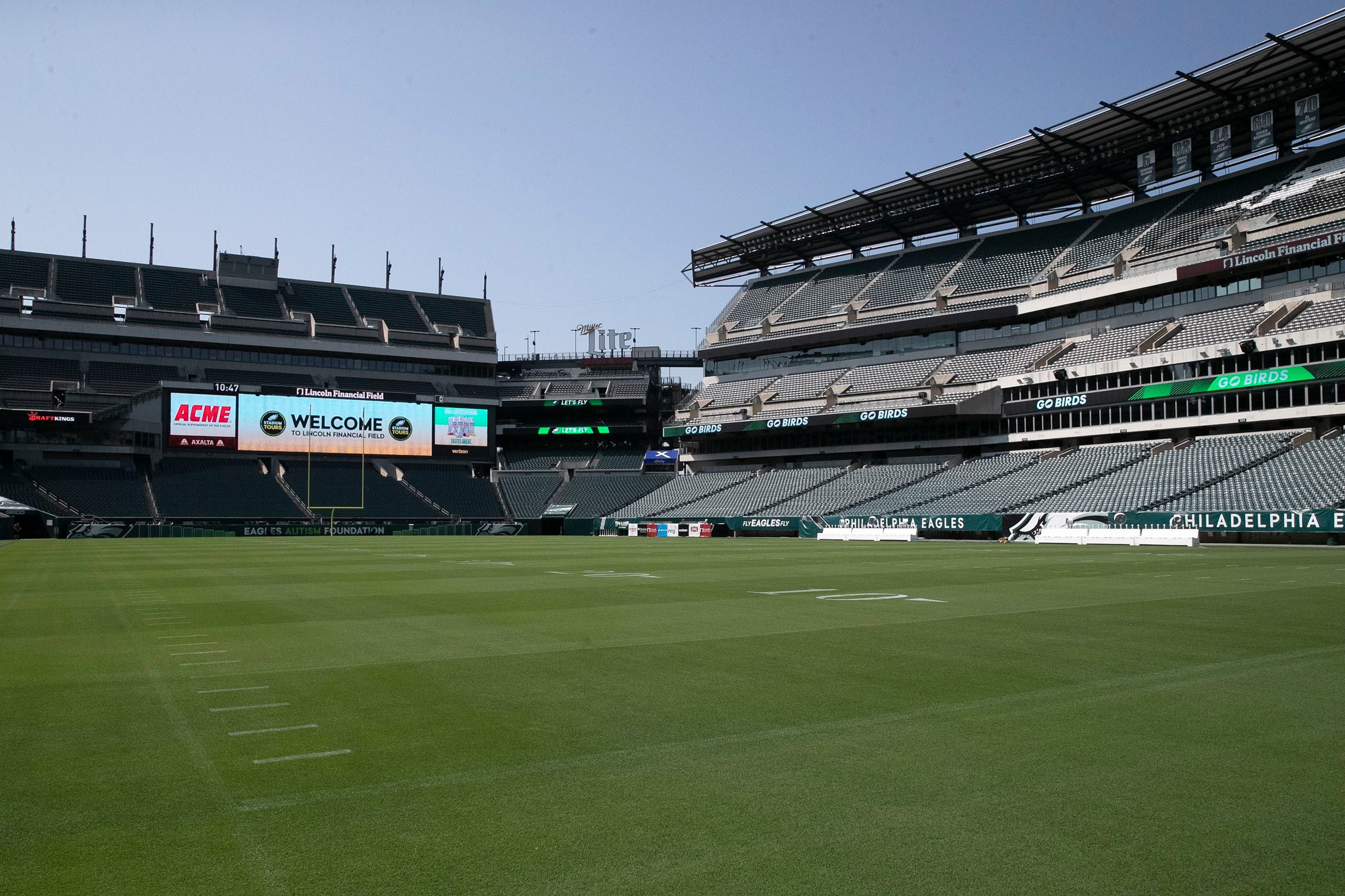 Swaying of Philadelphia's Lincoln Financial Field Prompts