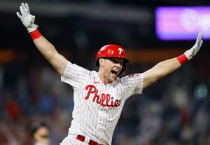 Rhys Hoskins rips first career walk-off hit in Phillies comeback win